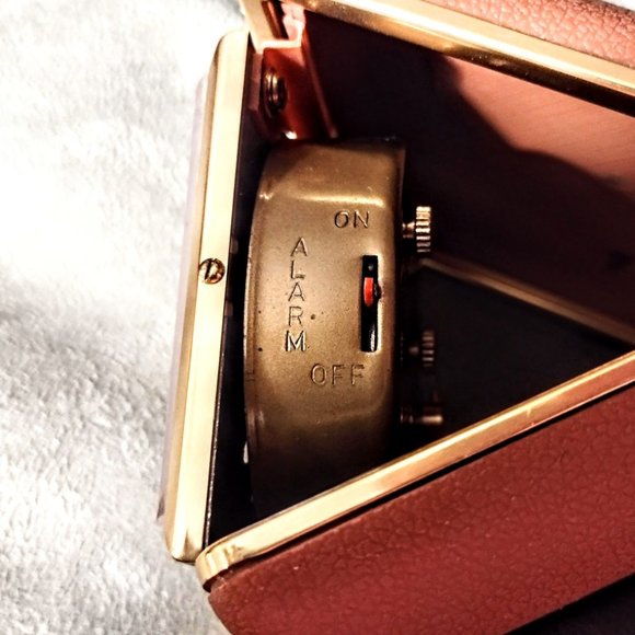 Vintage SETH THOMAS Travel Alarm Clock in Case ~ Manual Key Wind ~ Tested-Works! - Picture 9 of 12